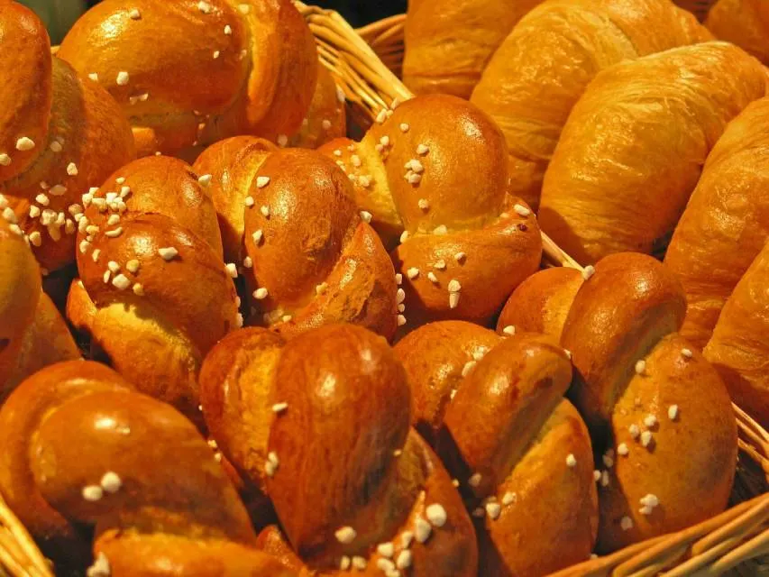 Freshly baked breads covered with salt in a bread basket.