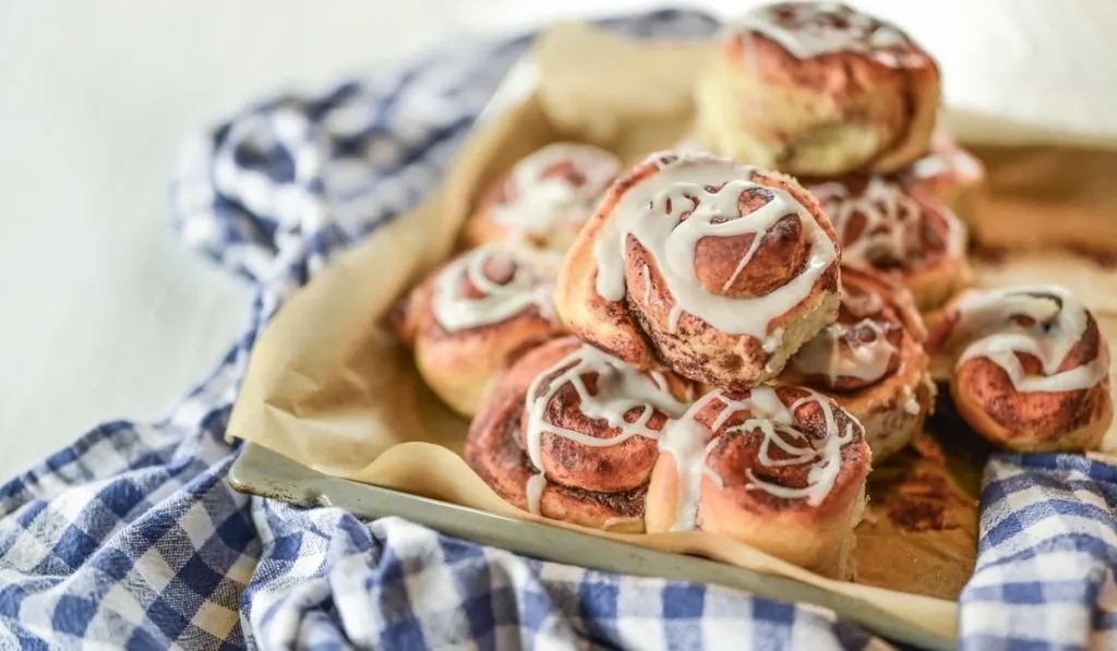 Cinnamon Rolls with chocolate