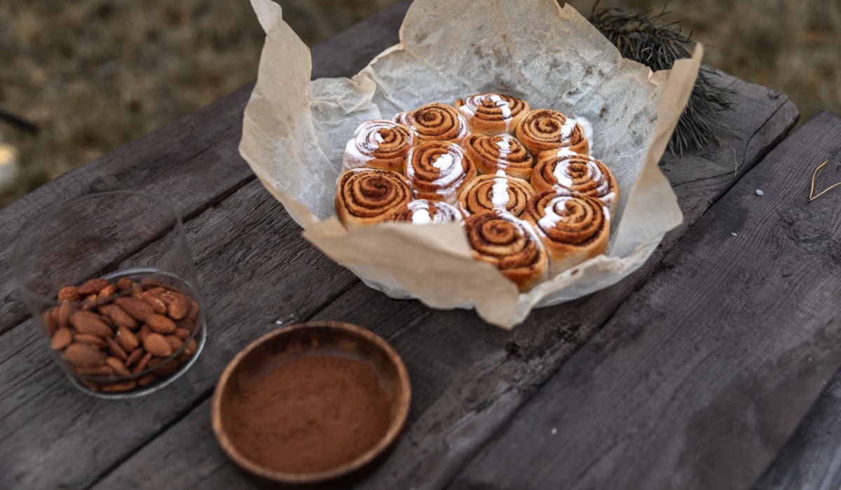 Cinnamon Rolls in a Parchment Paper